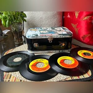 Vintage collectible Beatles lunchbox and four 45’s vinyl records